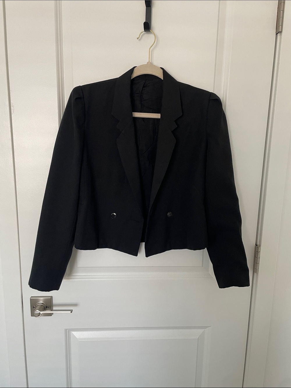 Phillip Courtney. Cropped Black Women's Blazer Jacket - Classic Tailored Style